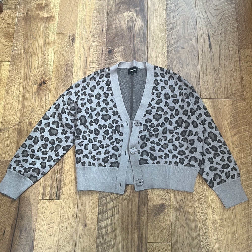 Monrow Woman’s Grey Leopard Cardigan Size XS